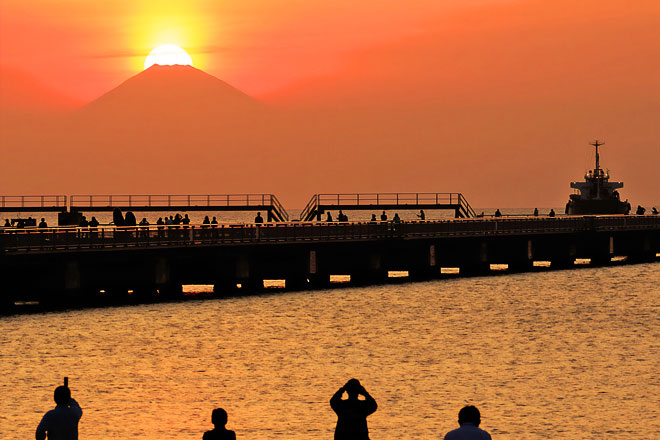 北条海岸夕日桟橋から